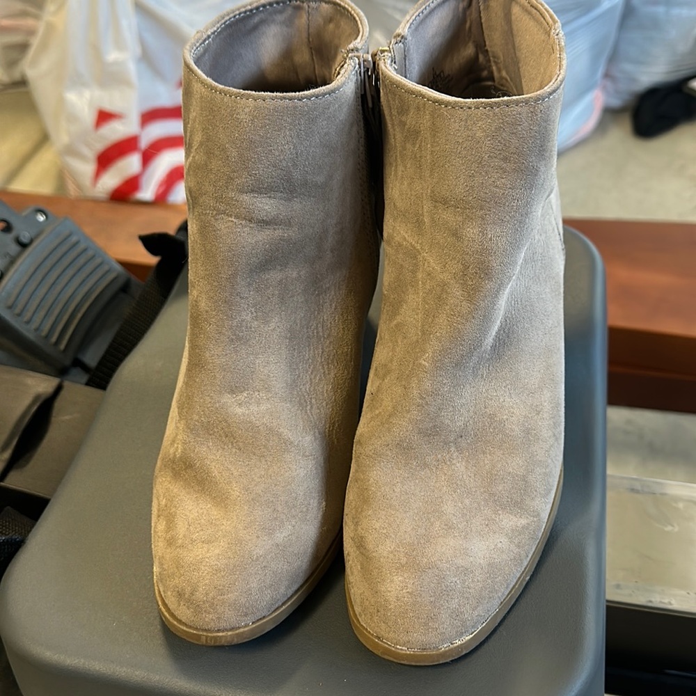 Women’s used, size 7 ankle suede boots